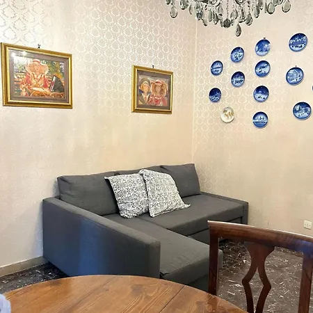 La Casa Di Vella Via * Λούκα